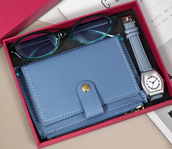 Chic Essentials Gift Set